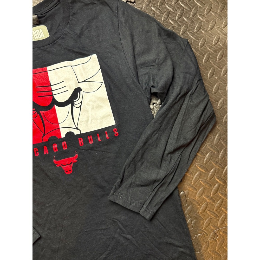 NBA Chicago Bulls Long Sleeve Graphic T-Shirt Black Red White Mens Small - Picture 5 of 8
